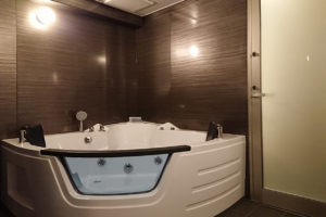 新潟ラブホテル ムスク 501号室 内風呂ジャグジー